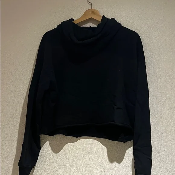 Fleo Black Cropped Hoodie - Picture 7 of 8